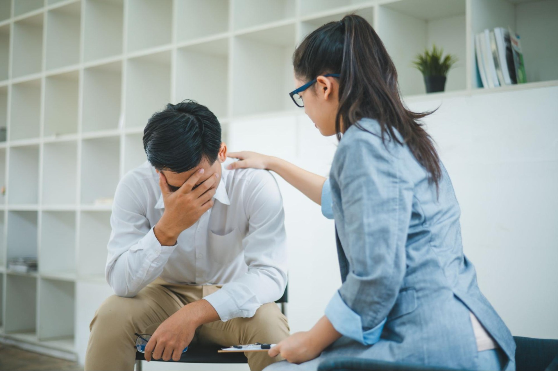 看憂鬱症要多少錢？憂鬱症治療有分健保門診與自費門診